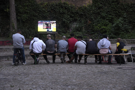 Public Viewing beim EM Fußballspiel Frankreich gegen Deutschland in Berlin