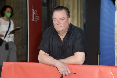 Filmpremiere 'Nebenan', Berlinale 2021