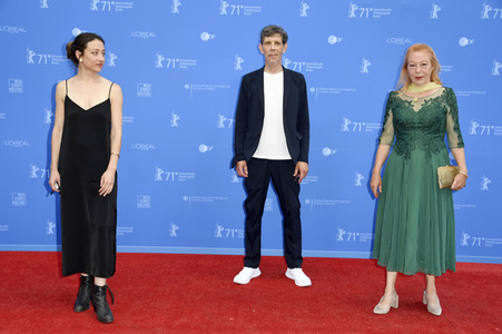 Filmpremiere 'Nebenan', Berlinale 2021