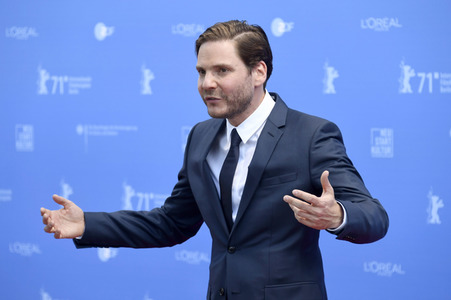 Filmpremiere 'Nebenan', Berlinale 2021