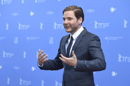 Filmpremiere 'Nebenan', Berlinale 2021
