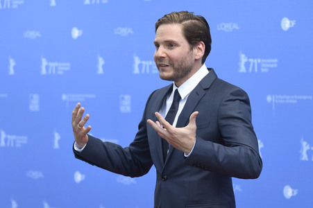 Filmpremiere 'Nebenan', Berlinale 2021