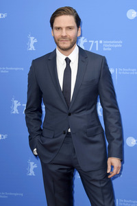 Filmpremiere 'Nebenan', Berlinale 2021