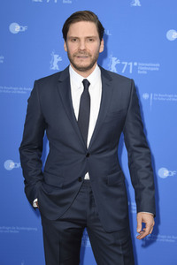Filmpremiere 'Nebenan', Berlinale 2021