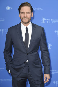 Filmpremiere 'Nebenan', Berlinale 2021