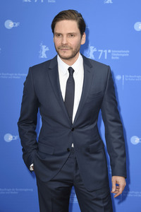 Filmpremiere 'Nebenan', Berlinale 2021