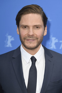 Filmpremiere 'Nebenan', Berlinale 2021