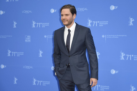 Filmpremiere 'Nebenan', Berlinale 2021