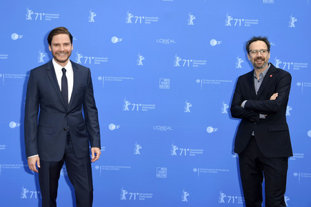 Filmpremiere 'Nebenan', Berlinale 2021