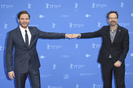 Filmpremiere 'Nebenan', Berlinale 2021