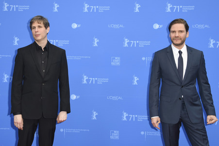 Filmpremiere 'Nebenan', Berlinale 2021