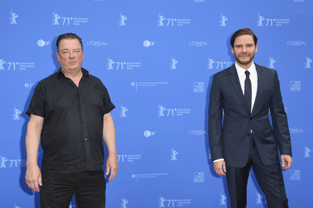 Filmpremiere 'Nebenan', Berlinale 2021