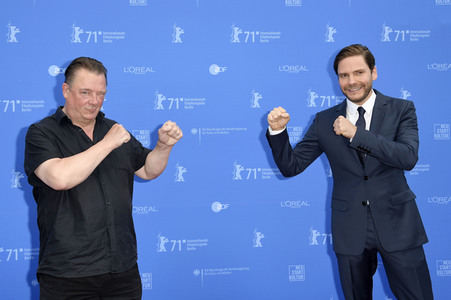 Filmpremiere 'Nebenan', Berlinale 2021