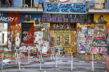 Durchsetzung der Brandschutzprüfung in der 'Rigaer 94' in Berlin