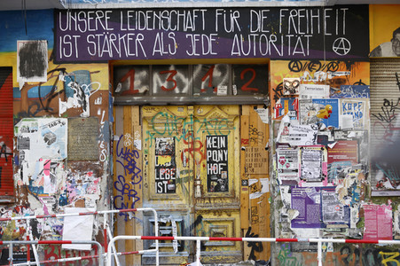 Durchsetzung der Brandschutzprüfung in der 'Rigaer 94' in Berlin