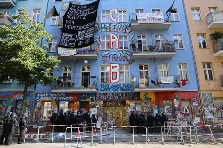 Durchsetzung der Brandschutzprüfung in der 'Rigaer 94' in Berlin