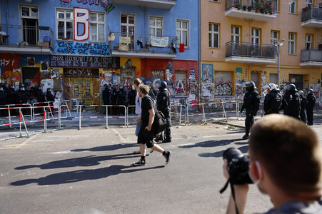 Durchsetzung der Brandschutzprüfung in der 'Rigaer 94' in Berlin