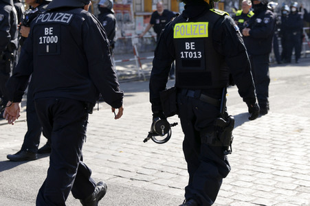 Durchsetzung der Brandschutzprüfung in der 'Rigaer 94' in Berlin