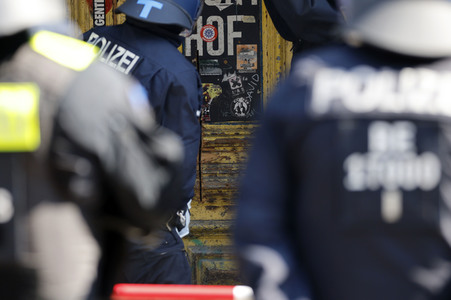 Durchsetzung der Brandschutzprüfung in der 'Rigaer 94' in Berlin