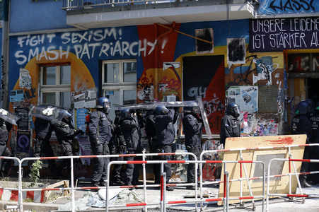 Durchsetzung der Brandschutzprüfung in der 'Rigaer 94' in Berlin