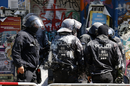 Durchsetzung der Brandschutzprüfung in der 'Rigaer 94' in Berlin