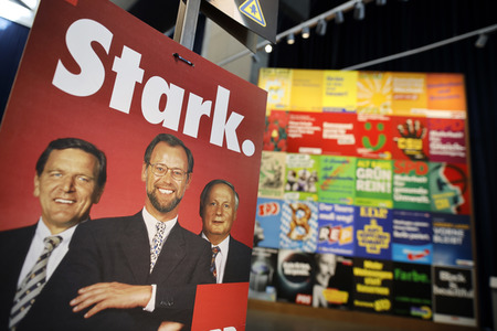 Ausstellung 'Wähl mich! Parteien plakatieren' in Bonn