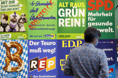 Ausstellung 'Wähl mich! Parteien plakatieren' in Bonn