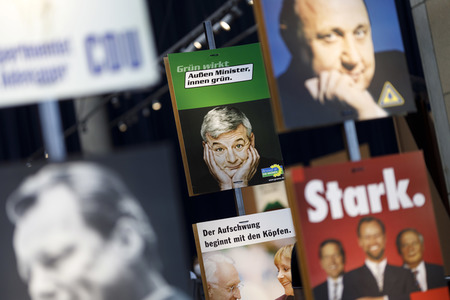 Ausstellung 'Wähl mich! Parteien plakatieren' in Bonn