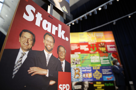 Ausstellung 'Wähl mich! Parteien plakatieren' in Bonn