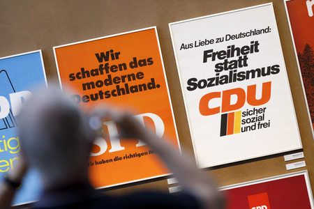 Ausstellung 'Wähl mich! Parteien plakatieren' in Bonn