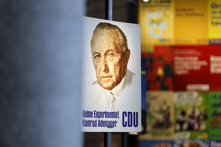 Ausstellung 'Wähl mich! Parteien plakatieren' in Bonn