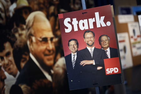 Ausstellung 'Wähl mich! Parteien plakatieren' in Bonn