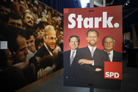 Ausstellung 'Wähl mich! Parteien plakatieren' in Bonn