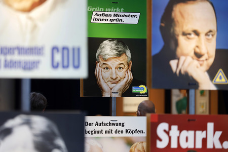 Ausstellung 'Wähl mich! Parteien plakatieren' in Bonn