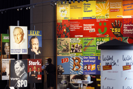 Ausstellung 'Wähl mich! Parteien plakatieren' in Bonn