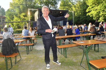 Theaterpremiere 'Das Blaue vom Himmel' in München