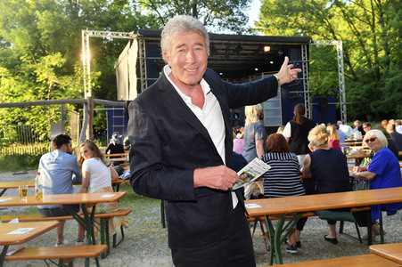 Theaterpremiere 'Das Blaue vom Himmel' in München