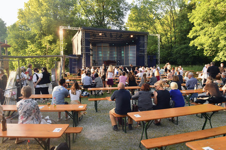 Theaterpremiere 'Das Blaue vom Himmel' in München