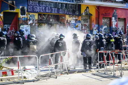 Durchsetzung der Brandschutzprüfung in der 'Rigaer 94' in Berlin