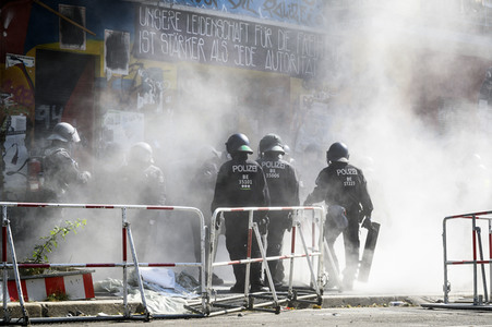 Durchsetzung der Brandschutzprüfung in der 'Rigaer 94' in Berlin