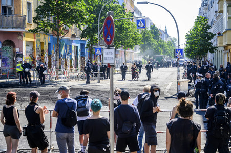 Durchsetzung der Brandschutzprüfung in der 'Rigaer 94' in Berlin