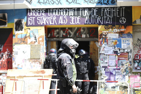 Durchsetzung der Brandschutzprüfung in der 'Rigaer 94' in Berlin