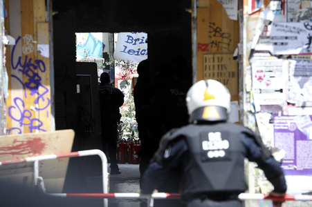 Durchsetzung der Brandschutzprüfung in der 'Rigaer 94' in Berlin