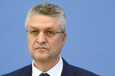 Pressekonferenz zur Corona-Lage, Betriebsärzte und Impfkampagne in Berlin