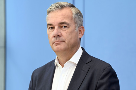 Pressekonferenz zur Corona-Lage, Betriebsärzte und Impfkampagne in Berlin