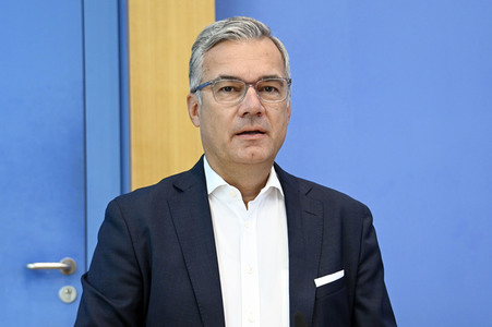 Pressekonferenz zur Corona-Lage, Betriebsärzte und Impfkampagne in Berlin