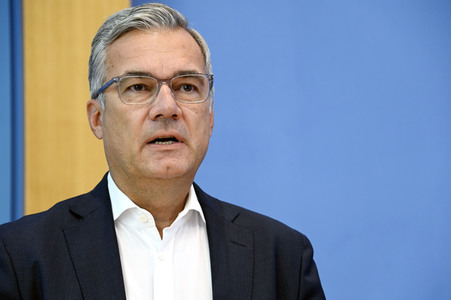 Pressekonferenz zur Corona-Lage, Betriebsärzte und Impfkampagne in Berlin