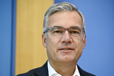 Pressekonferenz zur Corona-Lage, Betriebsärzte und Impfkampagne in Berlin