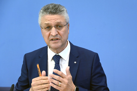 Pressekonferenz zur Corona-Lage, Betriebsärzte und Impfkampagne in Berlin