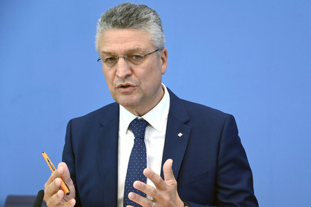 Pressekonferenz zur Corona-Lage, Betriebsärzte und Impfkampagne in Berlin